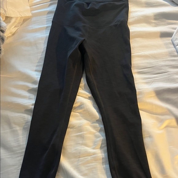 Women’s size 6 lululemon  feathered grey  Leggings - Picture 1 of 3